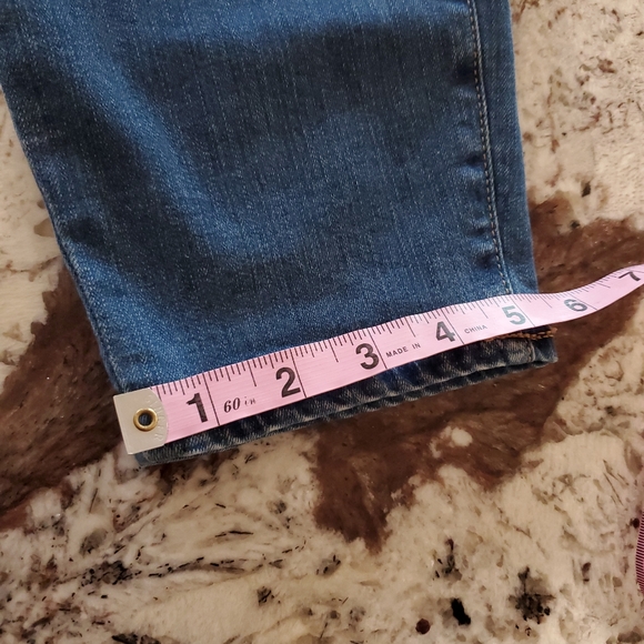 Two by Vince Camuto Jeans - Picture 7 of 17